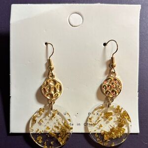 nxu·nxu Elegant Gold Leaf Resin & Hammered Metal Drop Earrings